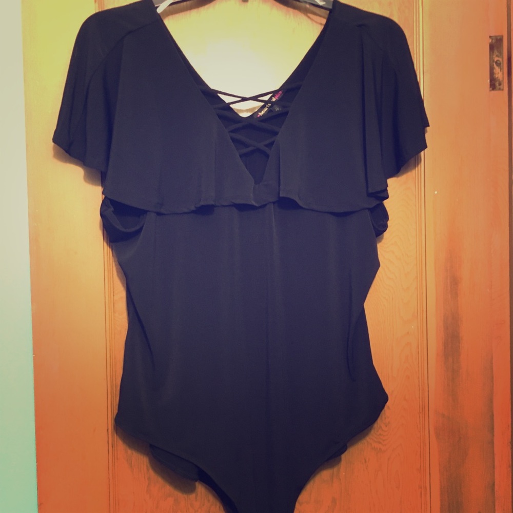 ❣️🖤heartsoul plus crisscross top bodysuit🖤❣️